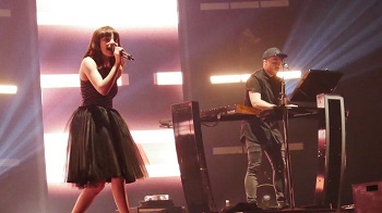 [Chvrches]